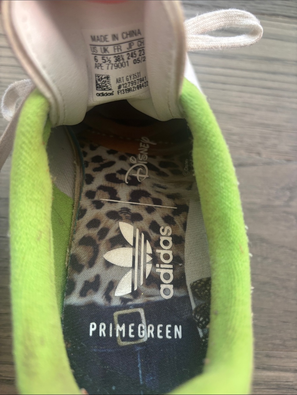 Adidas Stan Smith | Miss Piggy and Kermit Sneakers Disney Collab Size 6 - Picture 8 of 12